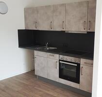 Zentrale 1-Raumwohnung mit Balkon & Einbauküche – ideal für Singles, Paare, Azubis & Homeoffice! - Aue-Bad Schlema