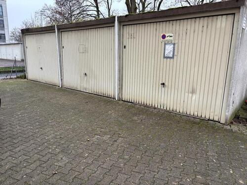 Foto - DREI GARAGEN MIT HOF IN HEILBRONN