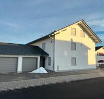 Doppelhaushäfte zur Miete - 1.400,00&nbsp;EUR Kaltmiete, ca.&nbsp; 175,00&nbsp;m&sup2; in Osterhofen (PLZ: 94486)