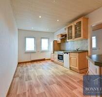 XL 5-Raum-Wohnung in Lauter-Bernsbach mit Einbauküche + Kaminofen und wirklich viel Platz zu Mieten