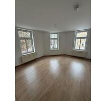 Gemütliche 2-Zimmer mit Laminat, Wanne und Dusche in ruhiger Lage - Chemnitz Bernsdorf