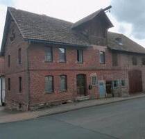 Haus mit Scheune - 46.000,00&nbsp;EUR Kaufpreis, ca.&nbsp; 70,00&nbsp;m&sup2; in Lichtenfels (PLZ: 35104)