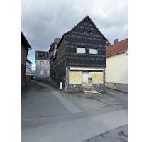Wohn- und Geschäftshaus - 135.000,00&nbsp;EUR Kaufpreis, ca.&nbsp; 372,00&nbsp;m&sup2; in Gladenbach (PLZ: 35075)