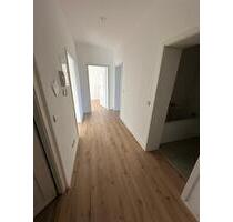 NEU-Sanierte 3-Zimmer mit Laminat und Wanne in sehr guter Lage! - Chemnitz Borna-Heinersdorf