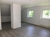 Foto - DG Wohnung 4 Zimmer, Küche, Bad, WC, Kellerraum u. Stellplatz