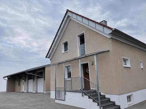 Foto - Wohnhaus mit Gewerbehalle und Hobbyraumanbau