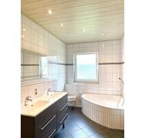 *** Schöne 4,5 Zimmer Wohnung mit zwei modernen Bädern, EBK, Balkon, Terrasse und Garten *** - Bad Steben