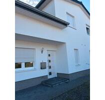 Doppelhaushälfte mit Garten - 1.200,00&nbsp;EUR Kaltmiete, ca.&nbsp; 120,00&nbsp;m&sup2; in Burgdorf (PLZ: 31303)