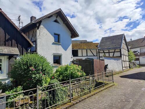 Foto - Kleine renovierungsbedürftige Fachwerkhofanlage