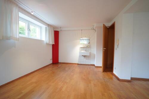 Foto - Gewerbe Einheit mit zwei Räumen und Toilette Provisionsfrei
