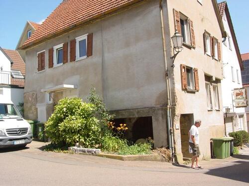 Foto - Wohnhaus, 109qm, nicht schöne, aber rentabel !!! ca. 2000 mon.