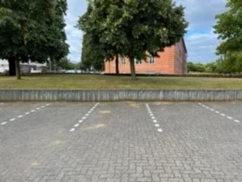 Foto - PKW STELLPLATZ PARKPLATZ IN LUDWIGSLUST ZU VERMIETEN