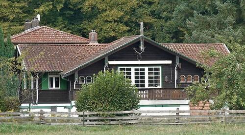 Foto - Bauernhof, Hofreite, mit Pferdestallungen, Alleinlage im Wald