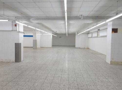 Foto - Wein-und Spirituosenhandel, 1A Lage, 734m²-Ladenlokal mit eig. Parkplätzen, Kupferdreh, barrierefr.