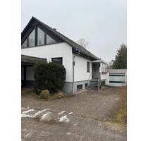 Geräumiges Einfamilienhaus mit 6 Zimmern, Garage und Carport i - Hameln Kernstadt