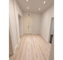 Modern sanierte 3-Zimmer-Wohnung mit Balkon und hochwertiger Einb - Berlin Mitte