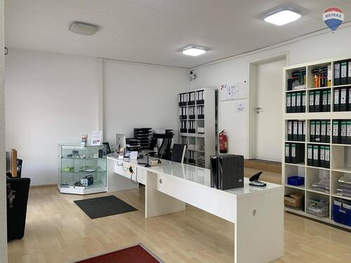 Foto - 2 Möglichkeiten; Geschäftsübernahme mit Kundenstamm oder Ladenlokal in der Hauptstraße!