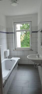 Foto - ** Kleine 3-Zimmer mit Laminat, Einbauküche und Wannenbad zum Toppreis! **