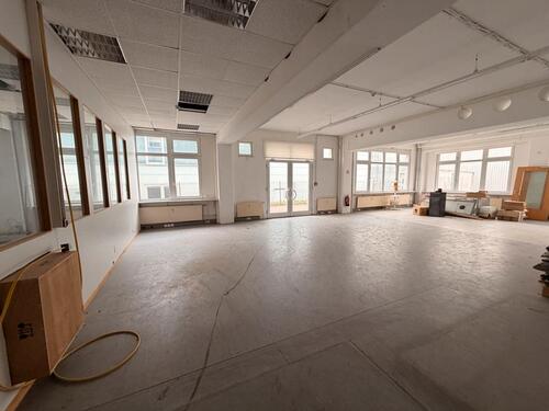 Foto - Lagerfläche in Ditzingen, Max-Planck-Str