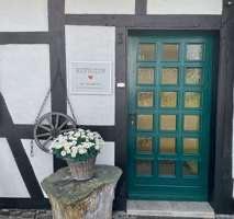 Foto - löffelfertiges Fachwerkhäuschen für 1 Person