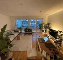 October Stylish Berlin-Mitte Apartment – Furniture Takeover