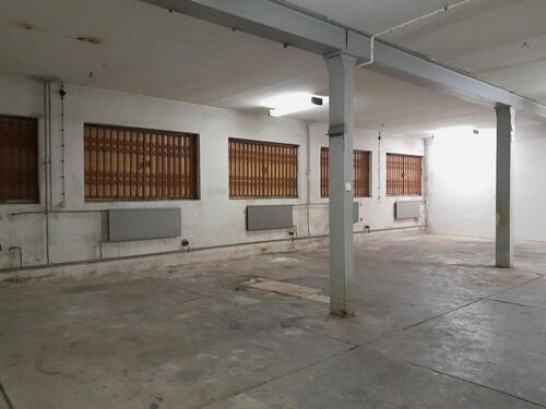 Foto - Vermiete Stellplatz für Wohnwagen u.ä. in einer Halle