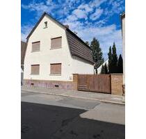 Zwei-Familienhaus mit einem Badezimmer, Garten und verschiedenen - Lampertheim
