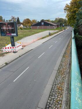 Foto - 3 LKW Wohnwagen Stellplatz befestigte Zufahrt Abfahrt