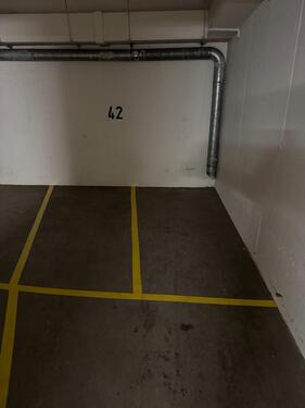 Foto - Tiefgaragen-Parkplatz Stellplatz für Motorrad Roller