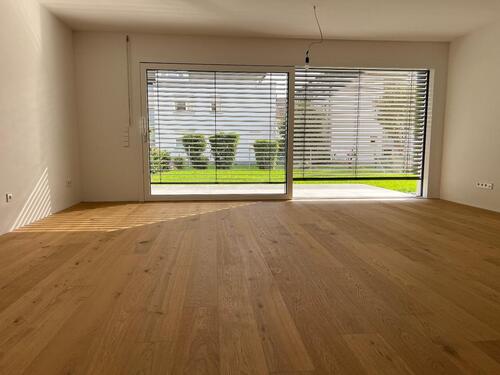 Foto - 1.400 Euro WARM: 2-Zimmer Wohnung mit Garten & Einzelgarage