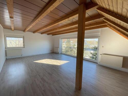 Foto - Große Dachgeschosswohnung zu vermieten
