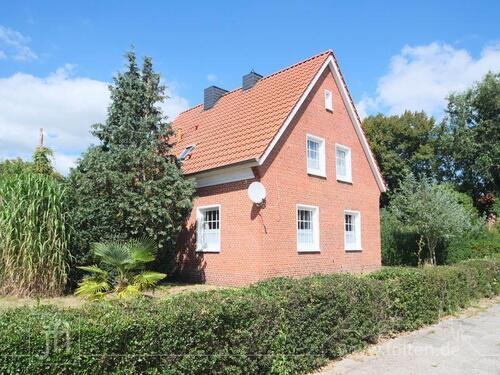 Foto - Bezugsfreie Erdgeschosswohnung mit neuem Bad in ruhiger, zentraler Wohnlage