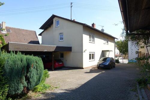 Foto - Mehrfamilienhaus und Nebengebäude, 2 Gärten und 5 Abstellplätze