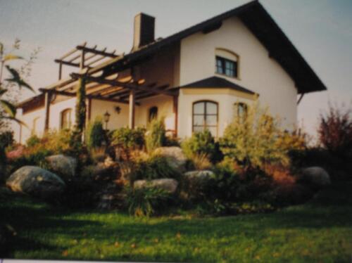 Foto - Einfamilienhaus mit Einliegerwohnung und Pferdestall Koppel