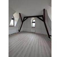 Attraktive Dachgeschosswohnung - 395,00&nbsp;EUR Kaltmiete, ca.&nbsp; 47,00&nbsp;m&sup2; in Treuen (PLZ: 08233)