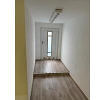 Büro in Gladbeck 110 qm - 1.350,00&nbsp;EUR Kaltmiete, ca.&nbsp; 110,00&nbsp;m&sup2; in Gladbeck (PLZ: 45968) Brauck