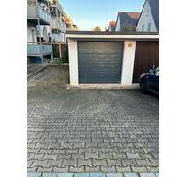 Garage mit einem Stellplatz davor - Stuttgart Vaihingen