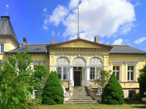 Foto - Historisches Herrenhaus mit Turm & Park nahe Berlin
