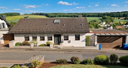 Foto - Großzügiges Einfamilienhaus mit Einliegerpotenzial -von Privat-