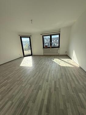 Foto - 3 Zimmer Wohnung mit Balkon - 398,00&nbsp;EUR Kaltmiete, ca.&nbsp; 80,00&nbsp;m&sup2;