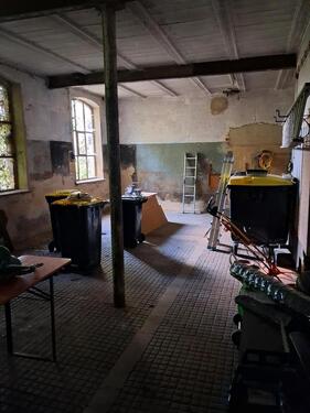 Foto - Werkstattgebäude mit 5 Parkplätze und Schleppdach