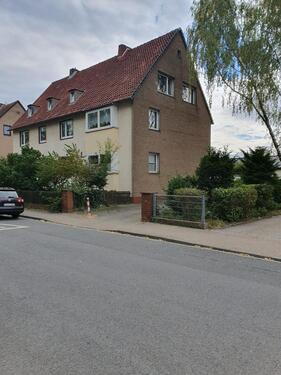 Foto - Garbsen-6-Fam-Haus-Garagen-BJ 1960-KP-695000 € v. Privat