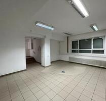 Großräumige Büro- Praxisfläche in Frankfurt Nied mit 4 Stellplätzen zu vermieten! [HMR-O09E01] - Frankfurt am Main