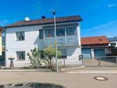 Foto - Einfamilienhaus mit 1 Garage und Nebengebäude