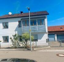 Einfamilienhaus mit 1 Garage und Nebengebäude - Ihrlerstein