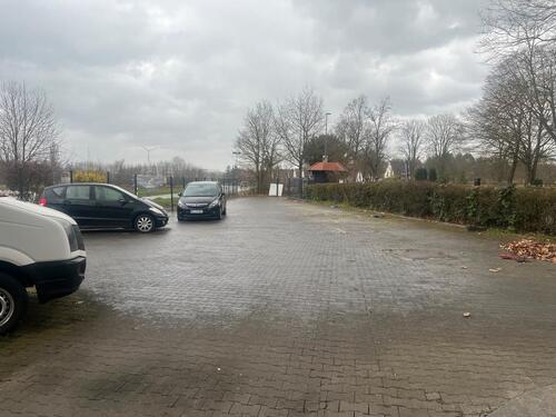 Foto - Gewerbefläche mit Büro, Stellplätzen, vermieten