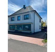 Einfamilienhaus mit vermieteter Gewerbefläche in Gütersloh