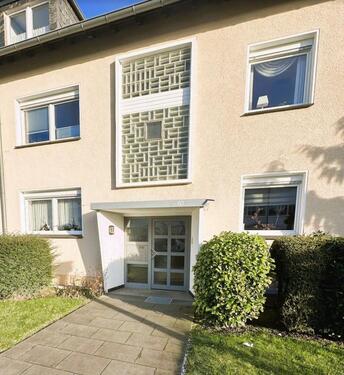 Foto - Renovierte 2,5 Zimmer Etagenwohnung mit Balkon, Garage, Keller