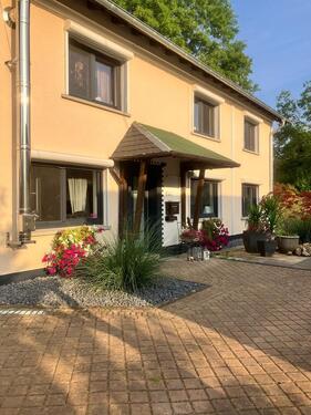 Foto - Einfamilienhaus mit großem Grundstück incl. separatem Bauland