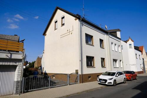Foto - Einfamilienhaus mit Nebengebäude in Elz